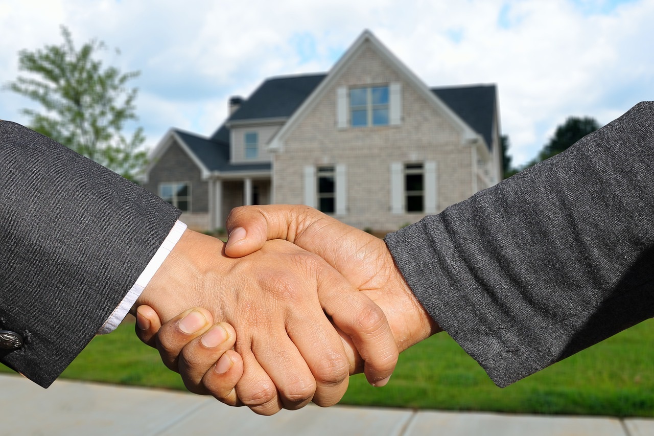 The Difference Between a Principal Broker, Associate Broker and a Real Estate Salesperson